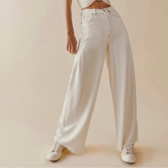 Free People We The Free Old West Slouchy Wide Leg Soft Jeans, Cream, size 27 - Picture 2 of 16
